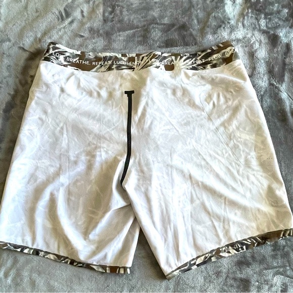 Lululemon Current State Board Short 9" Men’s 38 Botanical Multi Hawaiii NWOT - Picture 11 of 11